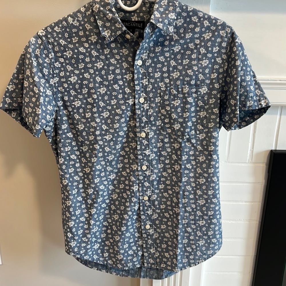 J. Crew Mercantile Short Sleeve Button Down - Small - Light Blue w/ Floral Print
